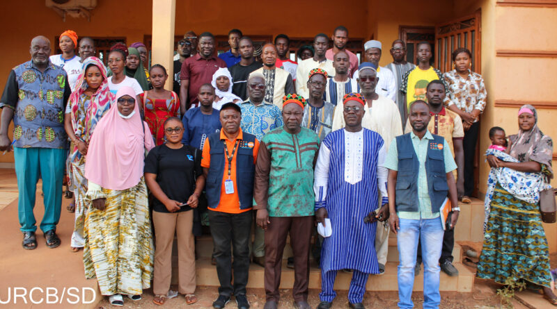 𝐃𝐢𝐚𝐥𝐨𝐠𝐮𝐞 𝐢𝐧𝐭𝐞𝐫𝐠𝐞́𝐧𝐞́𝐫𝐚𝐭𝐢𝐨𝐧𝐧𝐞𝐥 : 𝐔𝐧 𝐟𝐚𝐜𝐞 𝐚̀ 𝐟𝐚𝐜𝐞 𝐞𝐧𝐭𝐫𝐞 𝐩𝐚𝐫𝐞𝐧𝐭𝐬 𝐞𝐭 𝐞𝐧𝐟𝐚𝐧𝐭𝐬 𝐝𝐚𝐧𝐬 𝐥𝐚 𝐫𝐞́𝐠𝐢𝐨𝐧 𝐝𝐮 𝐤𝐮𝐢𝐥𝐬𝐞́ (𝐜𝐞𝐧𝐭𝐫𝐞 𝐧𝐨𝐫𝐝) 𝐩𝐨𝐮𝐫 𝐫𝐞𝐧𝐟𝐨𝐫𝐜𝐞𝐫 𝐥𝐚 𝐜𝐨𝐡𝐞́𝐬𝐢𝐨𝐧 𝐬𝐨𝐜𝐢𝐚𝐥𝐞, 𝐥𝐞 𝐯𝐢𝐯𝐫𝐞 𝐞𝐧𝐬𝐞𝐦𝐛𝐥𝐞 𝐞𝐭 𝐚𝐮𝐬𝐬𝐢 𝐥𝐮𝐭𝐭𝐞𝐫 𝐜𝐨𝐧𝐭𝐫𝐞 𝐥𝐚 𝐯𝐢𝐨𝐥𝐞𝐧𝐜𝐞 𝐛𝐚𝐬𝐞́𝐞 𝐬𝐮𝐫 𝐥𝐞 𝐠𝐞𝐧𝐫𝐞.